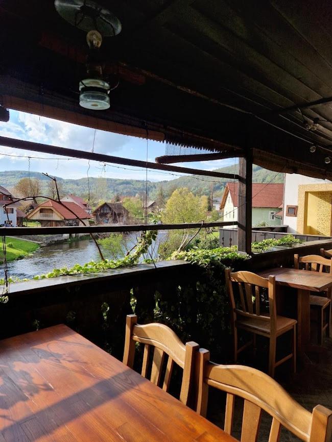 Krka River Lodge Znojile pri Krki Esterno foto